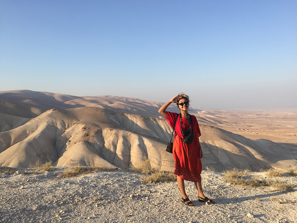 Mia Herman var också FilmClouds deltagare på workshopen i Ramallah. Här på vägen tillbaka till Ramallah från Döda havet. Foto: Caroline Eriksson