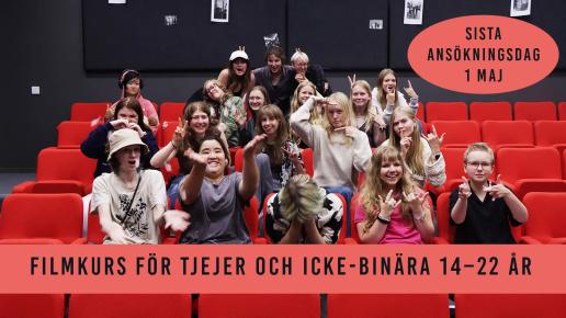 tjejer i en biosalong