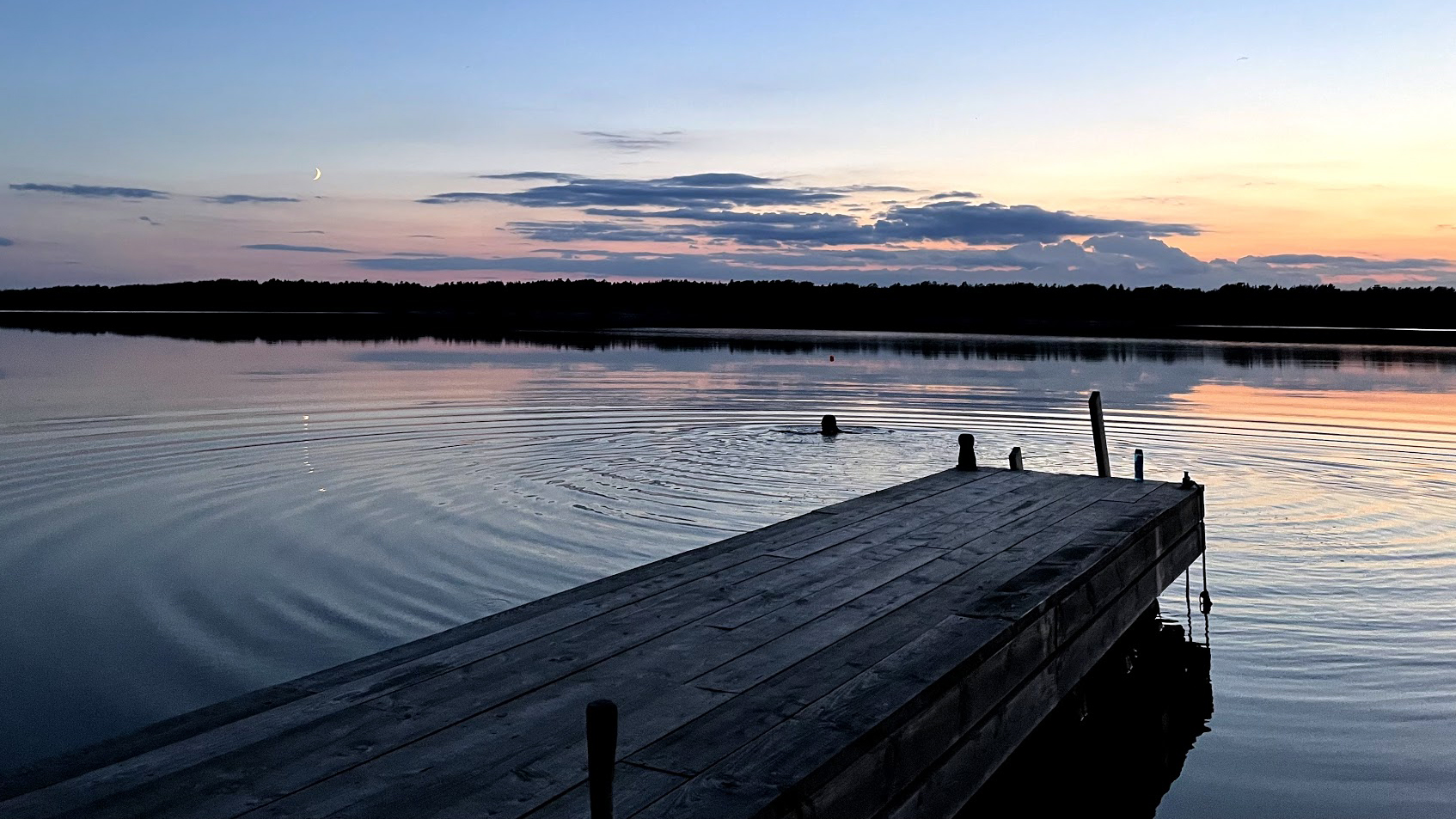 Brygga i solnedgång