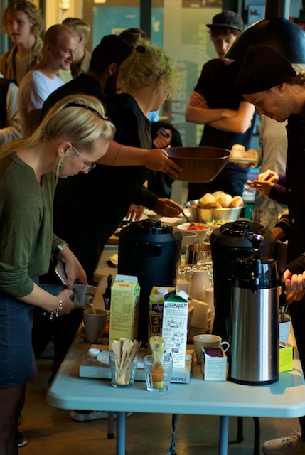 Filmcloud bjuder på frukosten som Kafé Frilagret serverar.