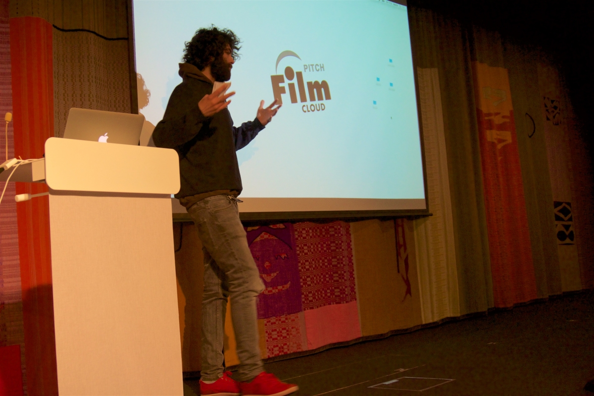 Ozan Yapisan presenterar sitt projekt 