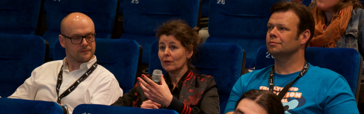 Juryns Marika Heidebäck - Garagefilm , Petter Lindblad Snowcloud films och Mikael Lindbom – Dockhus animation ställde nyfikna frågor om animationstekniker och gestaltningstankar efter att de hört de pitchandes framföranden.