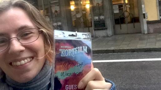 Porträtt Matilda med festivalpass